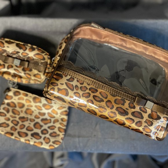 Jacki Design Pin-Up Cheetah Travel Case and Accessories - Picture 6 of 7